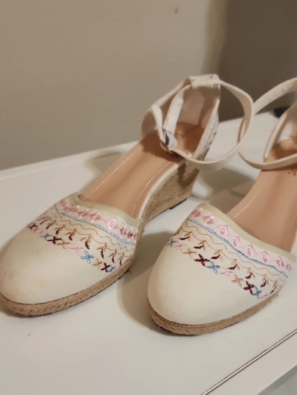 Dream Pairs size 10 Cream Embroidered Espadrille Wedges with Pink Accents
